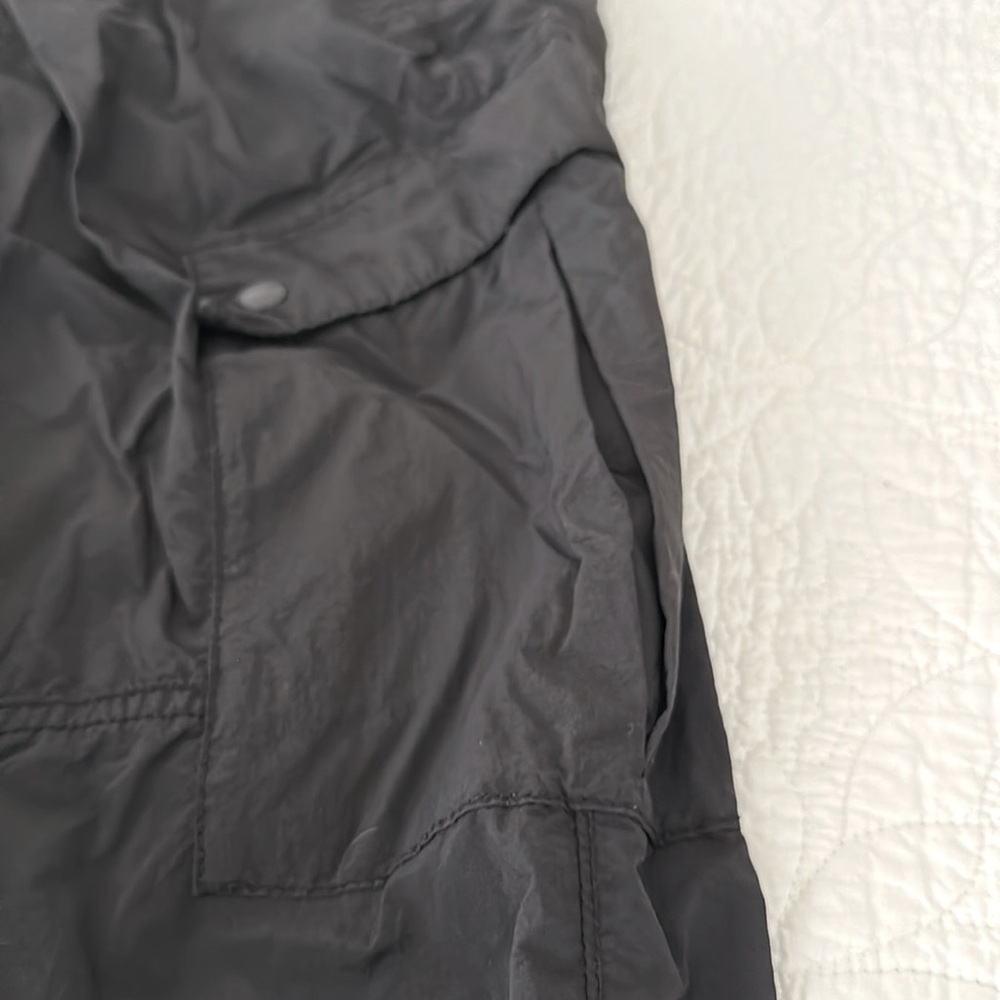 NWOT Gap Cargo Pull on pants - Picture 3 of 9